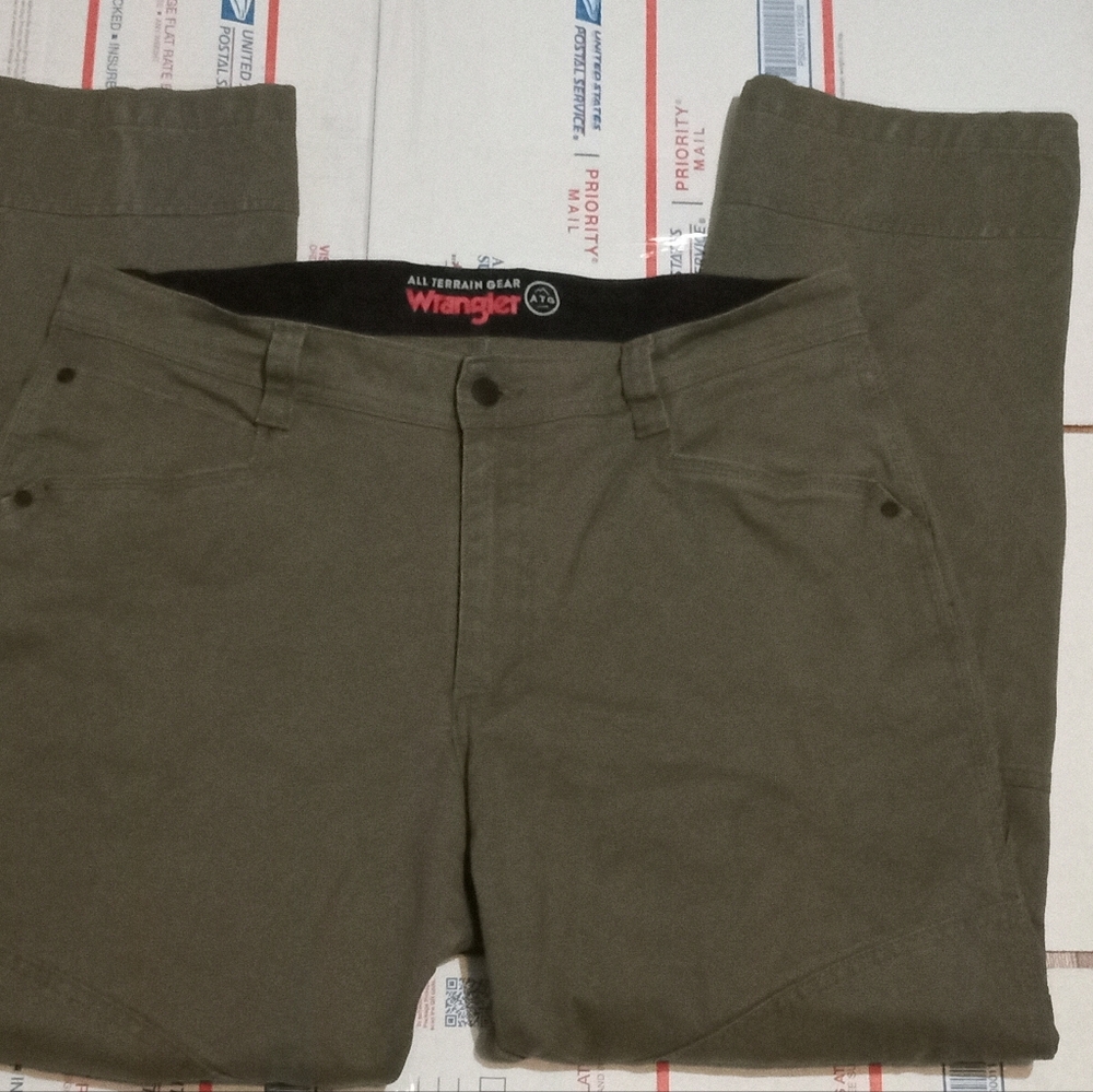 Wrangler ATG Mens Reinforced Utility Pant Double Knee Olive Green Size 36x30